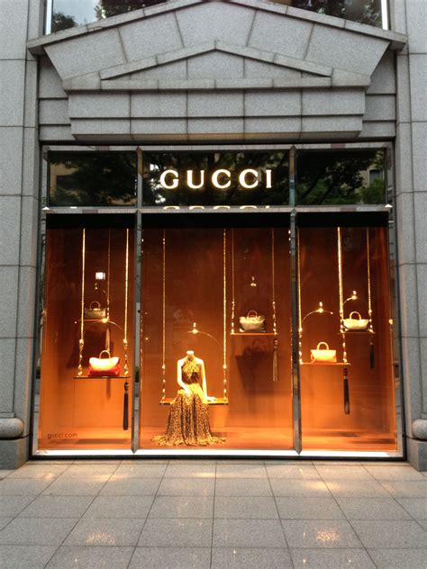 gucci visual merchandising strategy